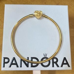 NWOT Pandora Gold Heart Bracelet 19